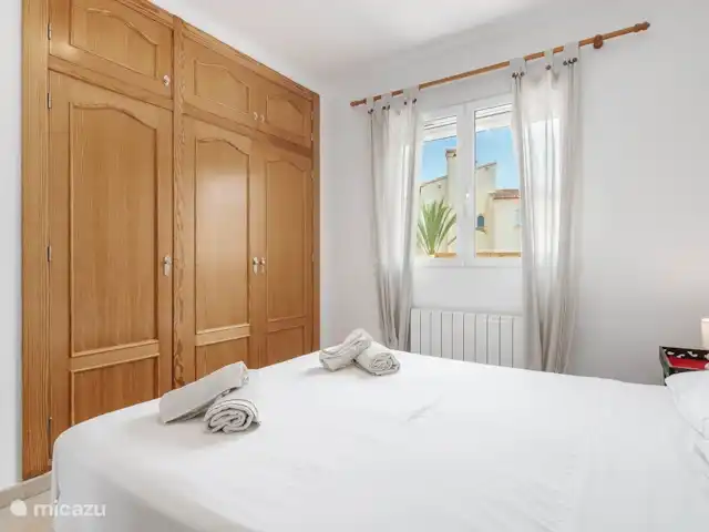 Slaapkamer 1 (andere hoek)